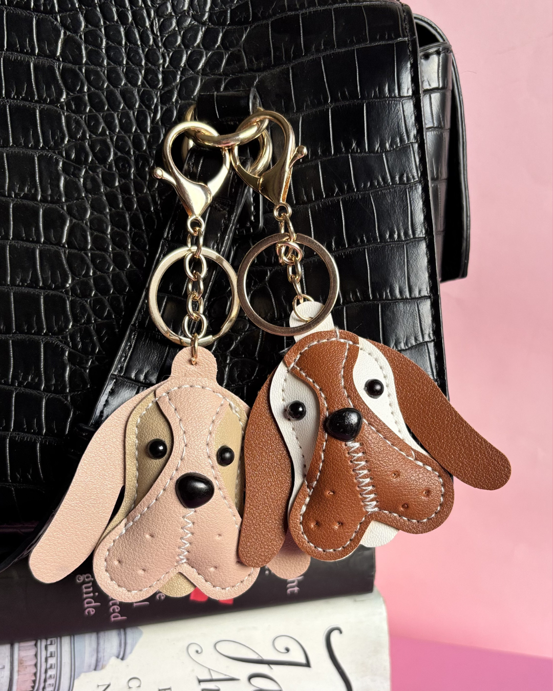 Set Charm Perrito Orejas Largas Café + Letra Personalizada