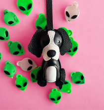 Set Charm Perrito Negro + Letra Personalizada
